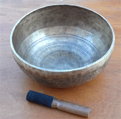 campana tibetana con decorazioni